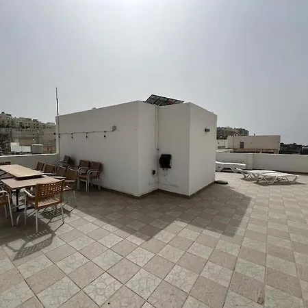 Apartment Spacious House With Roof-terrace